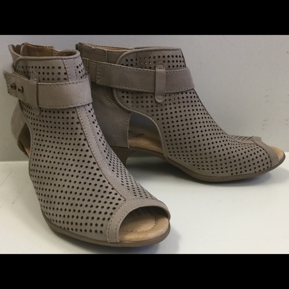 Earth Shoes - 💥Worn Once!💥 Earth Intrepid Booties in Taupe!